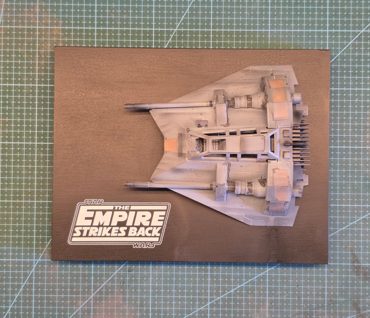 ESB Crew Gift Display von oben mit Snowspeeder-Modell