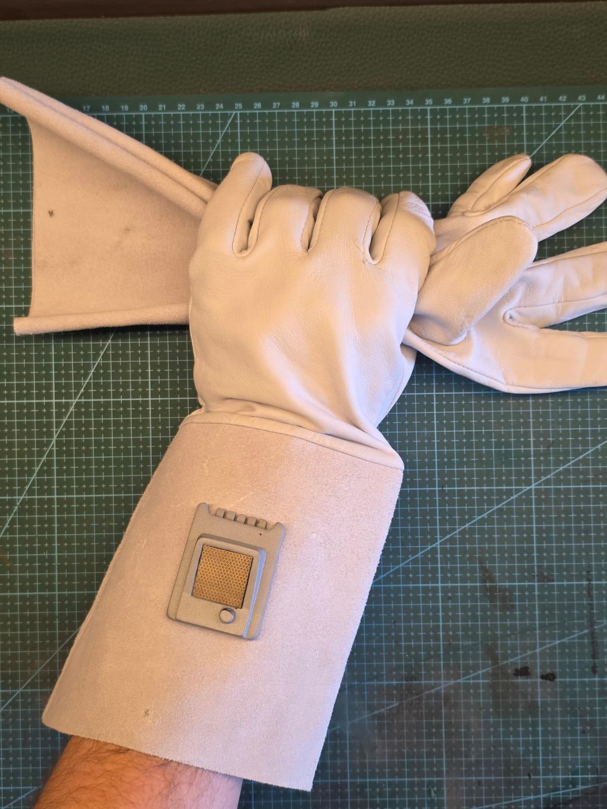 ESB Hoth Gloves — Lederhandschuhe mit Comlink-Detail