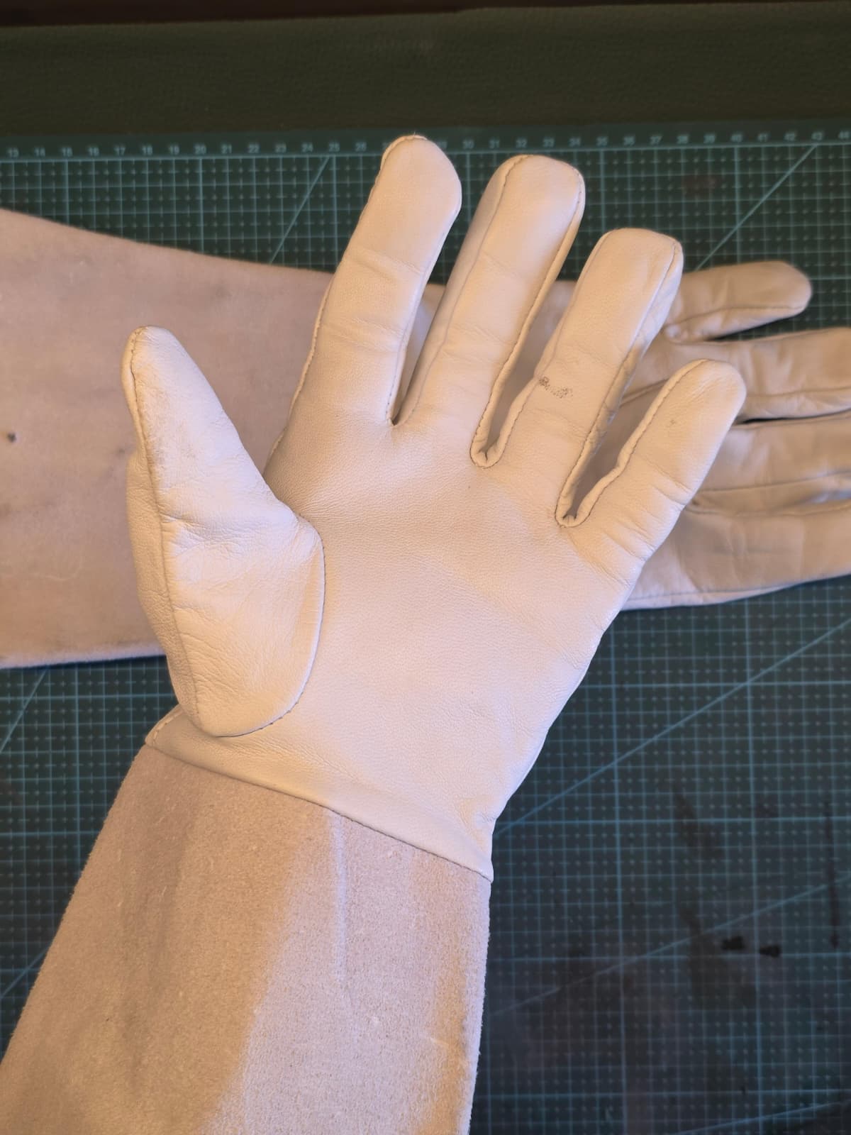 ESB Hoth Gloves — Lederhandschuhe mit Comlink-Detail