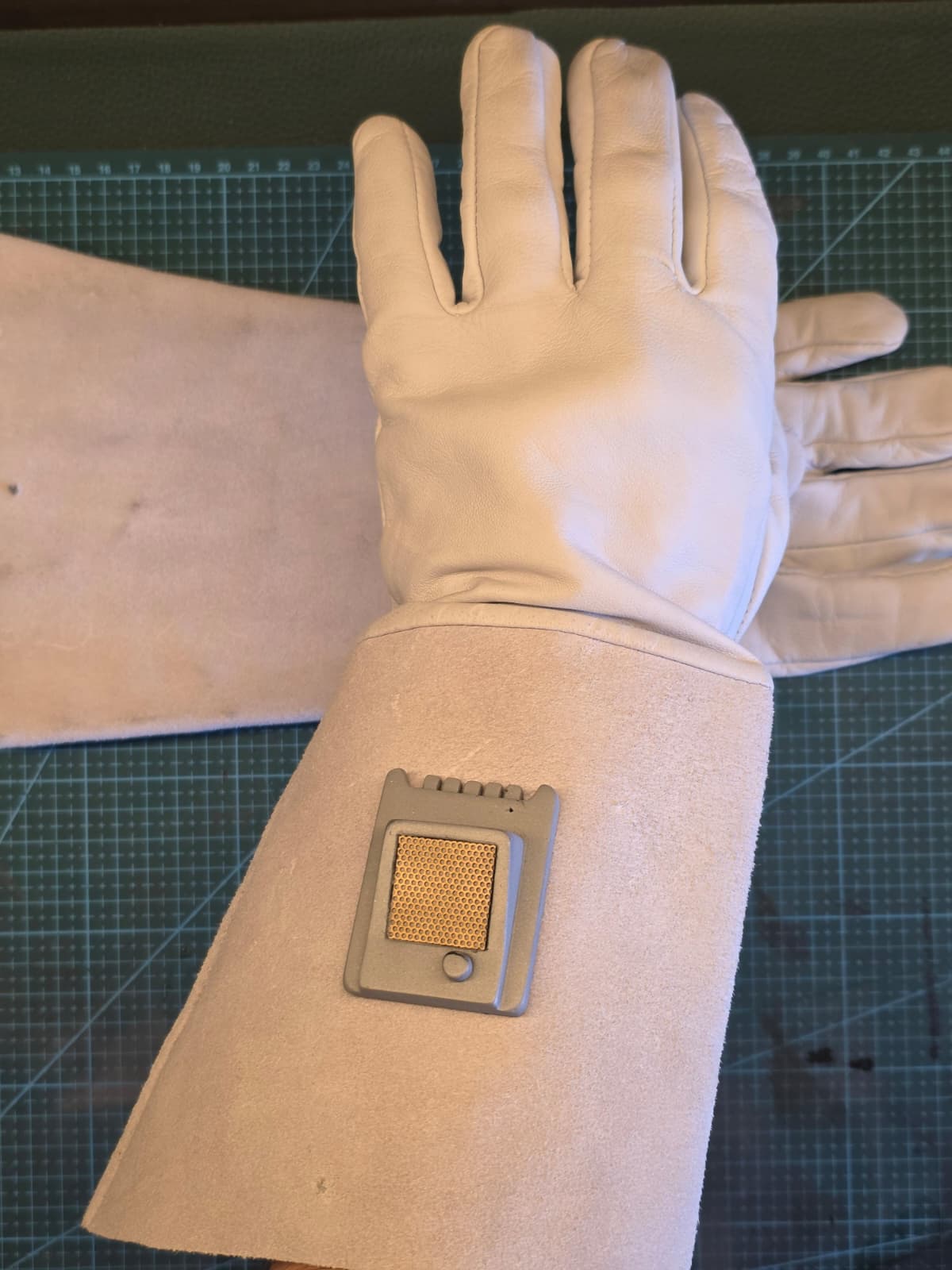 ESB Hoth Gloves — Lederhandschuhe mit Comlink-Detail